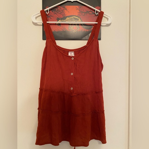 burnt orange tank top perfect for summer. - Picture 3 of 4